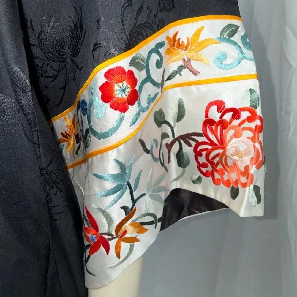 Vintage Jade Lantern Black Silk Embroidered Chinese Robe Duster Coat Floral Trim - Picture 9 of 16